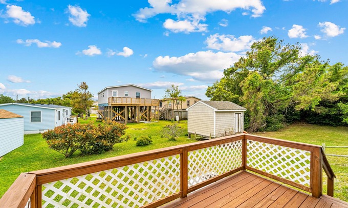 Frisco Casa | Dog-friendly home with gas grill, arcade machine, deck, & TV - close to ocean