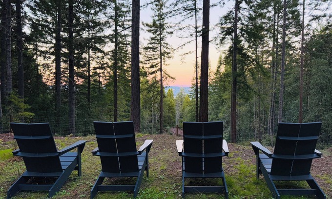 Philo Casa | Dog-friendly Ridgetop Home - a retreat in Elk 15 minutes from Anderson Valley