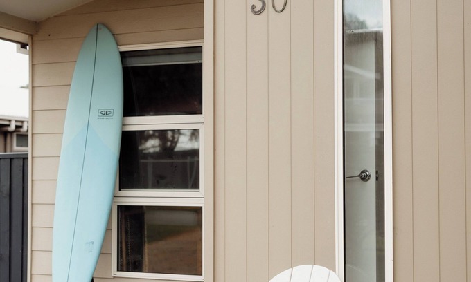 Smiths Beach Casa | Dolphin Delight - beach, fire, dog friendly, deck, linen and towels provided.