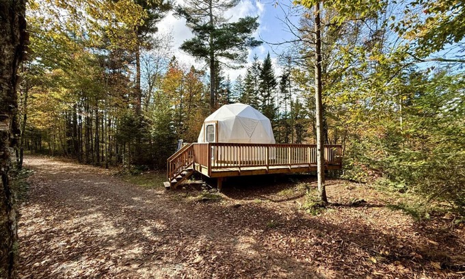 Saint-Gabriel-de-Valcartier Casa | Dome # 1 with view to the mountains