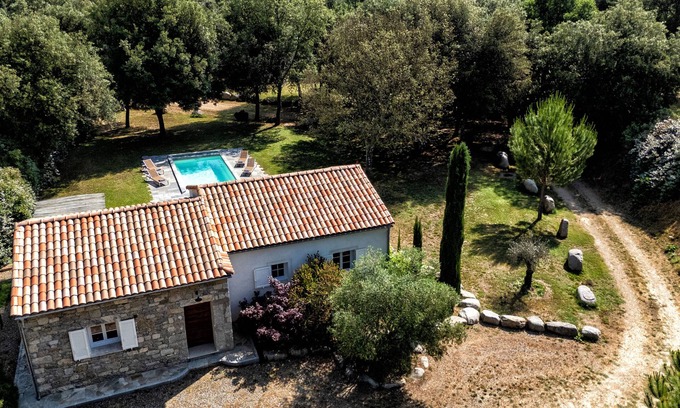 Corte Villa | DomainedeBracciole CORTE villa, piscina, parque arbolado 20ha, río