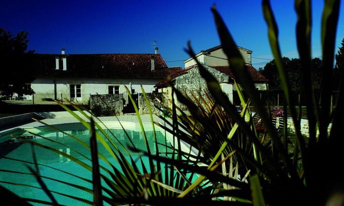 Asnieres-la-Giraud Apartamento | Domaine de la Laigne