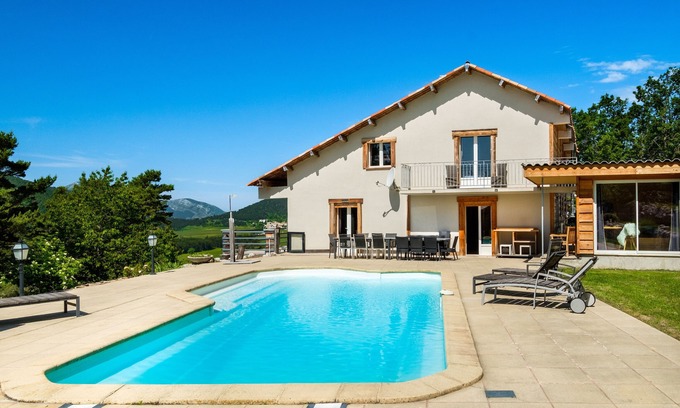 Caille Casa | Domaine de la plaine con piscina y jardín