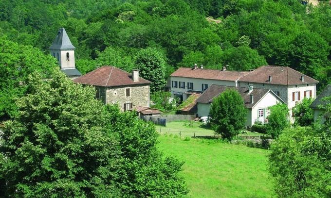 Latouille-Lentillac Cama Y Desayuno | Domisiladore
