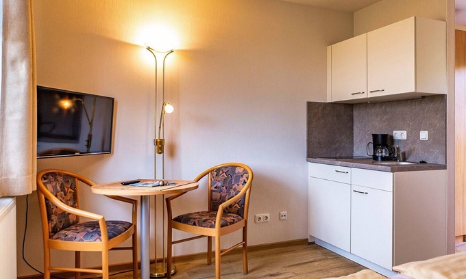 Plau am See Casa | Doppelzimmer mit Terrasse & Miniküche - Ferienanlage zum See Hotel