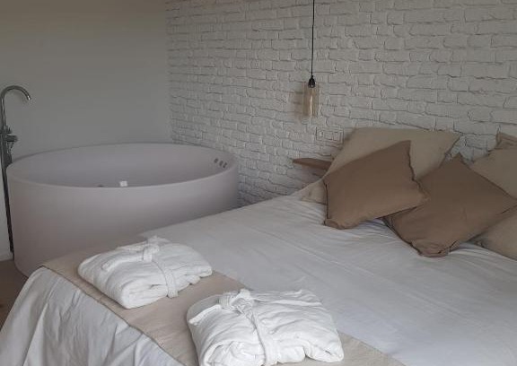 Melida Apartamento | Dos Alas Rojas, casa con jacuzzi para dos personas