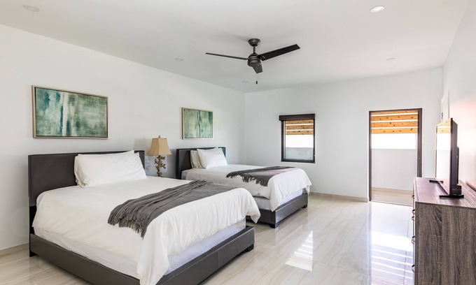 Grace Bay Hotel | Modern room in Boutique Hotel Grace Bay - Beach Access, Pool, WiFi, Bicycles