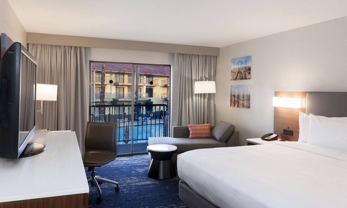 Bakersfield Hotel | DoubleTree by Hilton Hotel Bakersfield