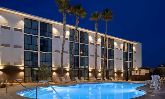 Palmdale Hotel | DoubleTree by Hilton Palmdale, CA