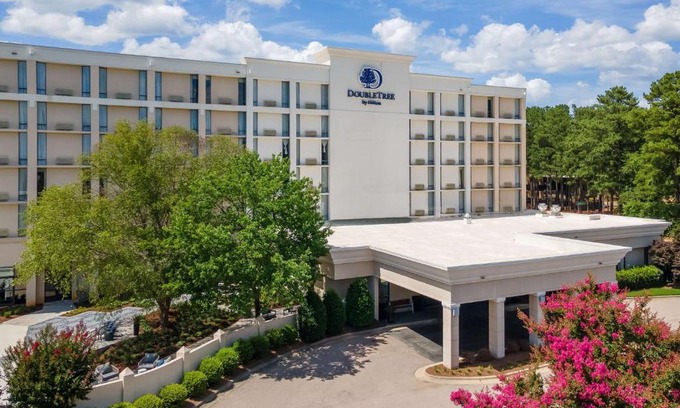 Northeast Raleigh Hotel | DoubleTree by Hilton Raleigh Midtown, NC