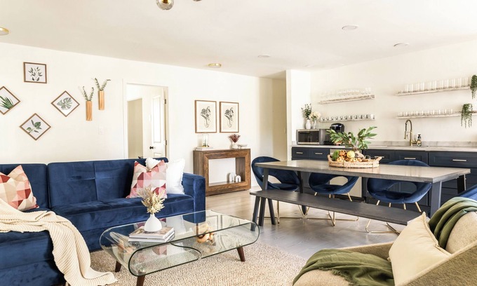 Edgewood Cabaña | Downtown Atlanta - 4 Bedroom - Pets - Parking - 9 Guests