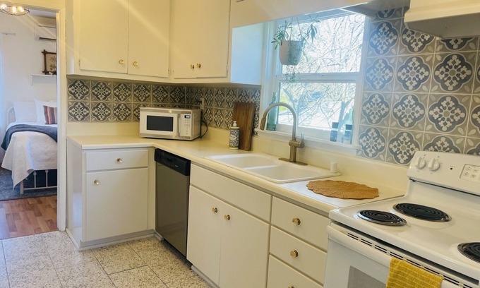 Redding Cabaña | Downtown Cottage Style Home! Vintage vibes and comfortable amenities.