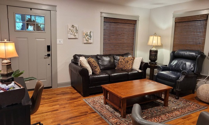 Fort Smith Casa | DOWNTOWN COZY GETAWAY