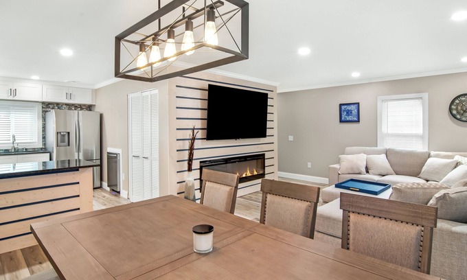 Geneva Casa | Downtown Geneva Coach House