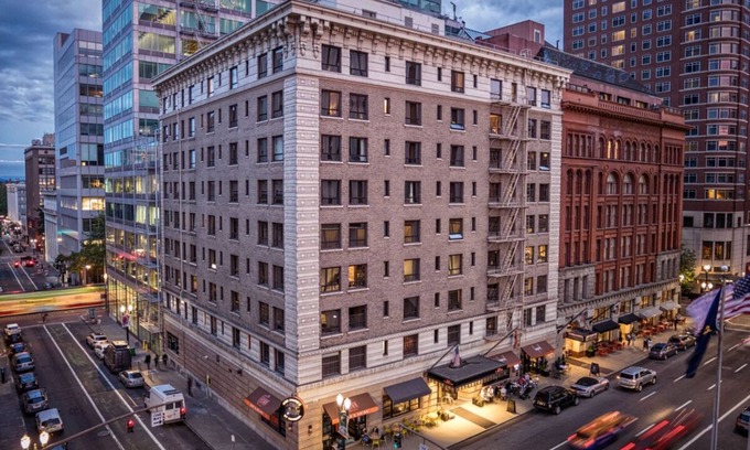 Downtown Portland Hotel | Downtown Hotel! 4 Relaxing and Modern Units, Art Gallery, Pets are Welcome!