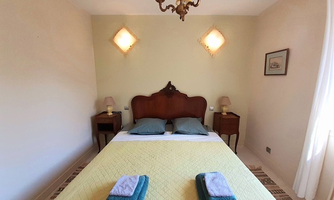 Jonzac Casa | Downtown house with private garden Jonzac