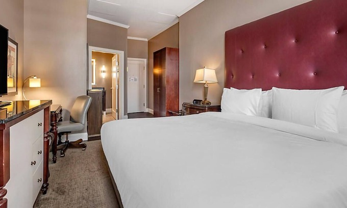 Downtown Nashville Complejo | Downtown Nashville located in Printer's Alley with King Bed!