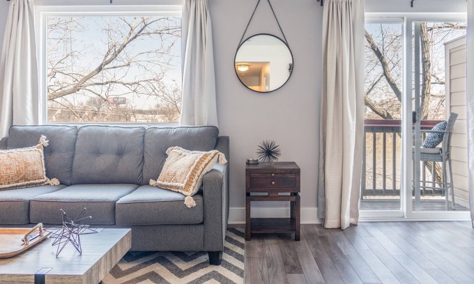 East Bank Condominio | Downtown Nashville Riverfront & Germantown Retreat. Come & relax riverside.