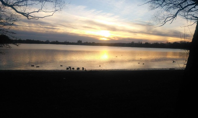 Peterborough Apartamento | Downtown Peterborough property, lake view; walk to cafes, pubs theatre & beaches