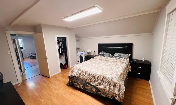 Medicine Hat Casa | Downtown Private Loft