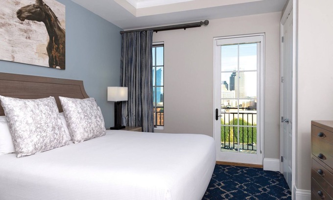 Downtown San Antonio Complejo | Centro de San Antonio Resort cerca de RiverWalk y The Alamo con piscina en la azotea y bañera de hidromasaje