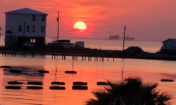 Fort Morgan Pines Casa | Dragonfly Cottage with views of Mobile bay/short walk to Gulf of Mexico