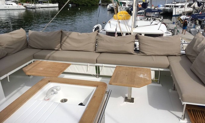 Parham Town Alquiler De Eote | Dream Yacht Charter Private Crewed Yacht