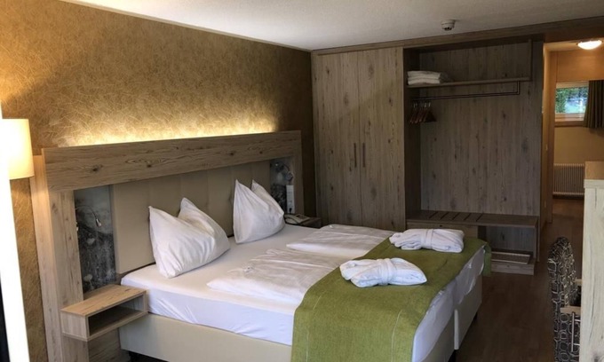 Turracher Hohe Casa | Dreibettzimmer Bergseite - Panorama Hotel Turracher Höhe