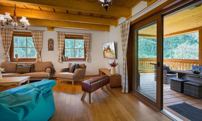 Horna Lehota Chalet De Esquí | Drevenica Tale - Pool Table - Jacuzzi - Sauna - Small teambuilding - Hotel Partizán 5 min
