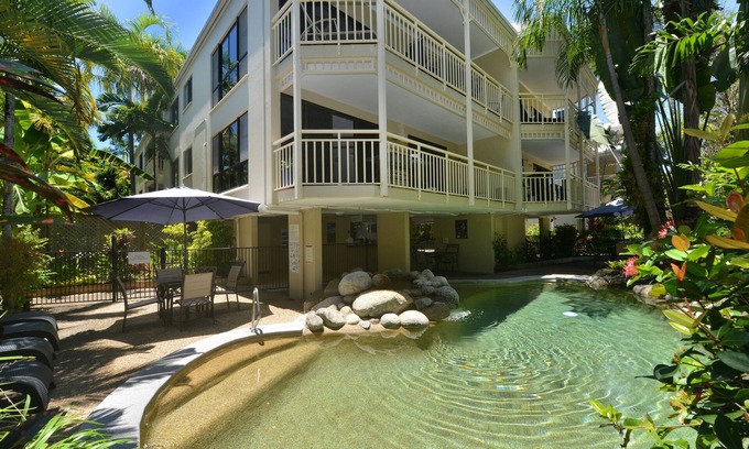 Port Douglas Hotel | Driftwood Mantaray