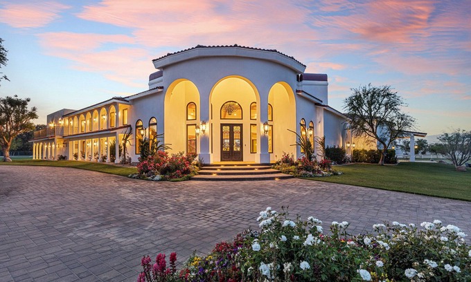 Indio Casa | Drop-dead gorgeous villa-all amenities-13 bedrooms!