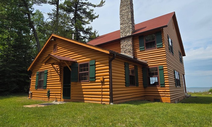 Drummond Cabina | Drummond Island Hotel & Vacation Homes - Lakeside Lodge