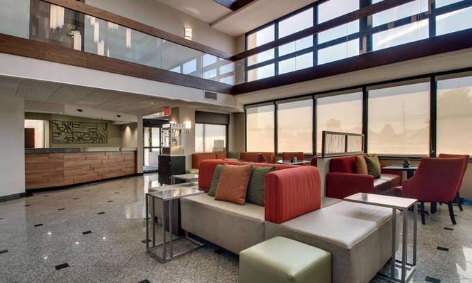 Evansville Hotel | Drury Inn & Suites Evansville East