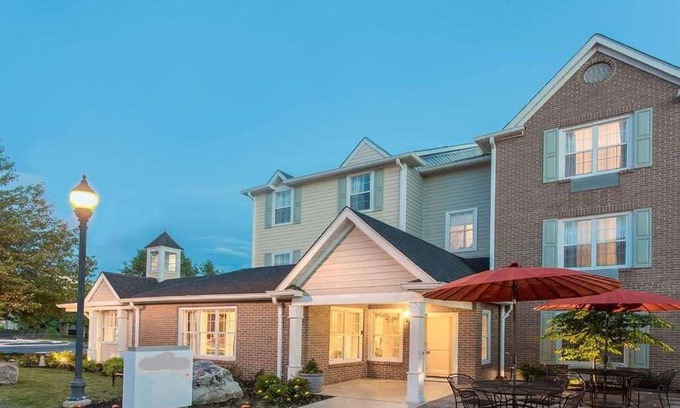 Potomac Falls Hotel | Dulles Suites Extended Stay