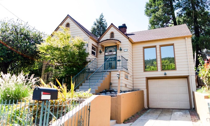 Dunsmuir Casa | Dunsmuir Adventure House ~ Spacious family getaway