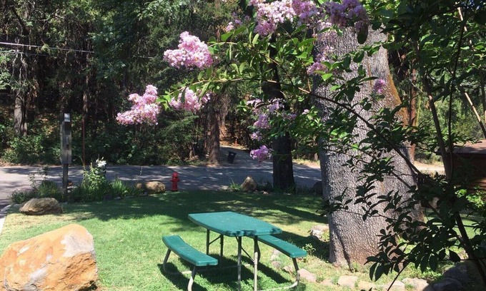 Dunsmuir Hotel | Dunsmuir Lodge