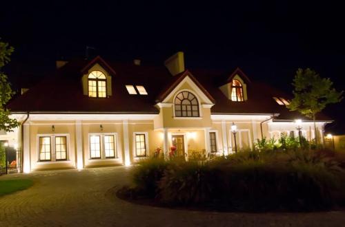 Smolec Cama Y Desayuno | DWÓR POD RÓŻAMI