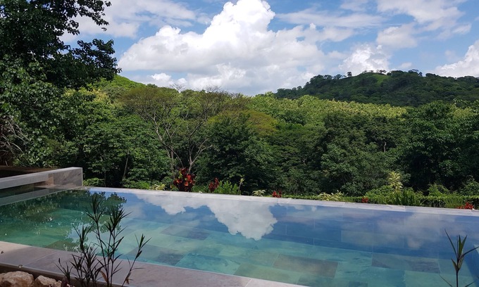 Pinilla Casa | Dylia: fusión de autenticidad y modernidad en el corazón de la exuberante naturaleza.