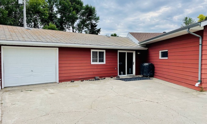 Devils Lake Casa | E Devils Lake on US 2 - Townhouse 1/4 mile boat ramp & bar/grill that sleeps 6!
