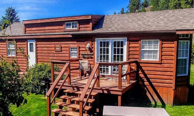 Hill City Cabina | Eagle Nest Vacation Cabin at Creekside