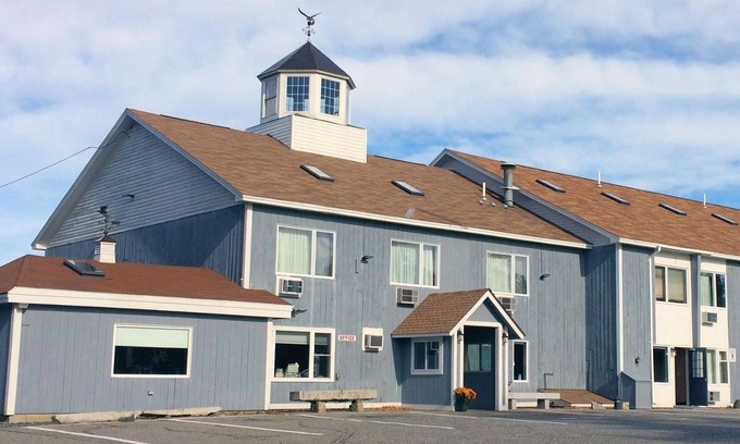 Ellsworth Hotel | Eagle's Lodge Motel