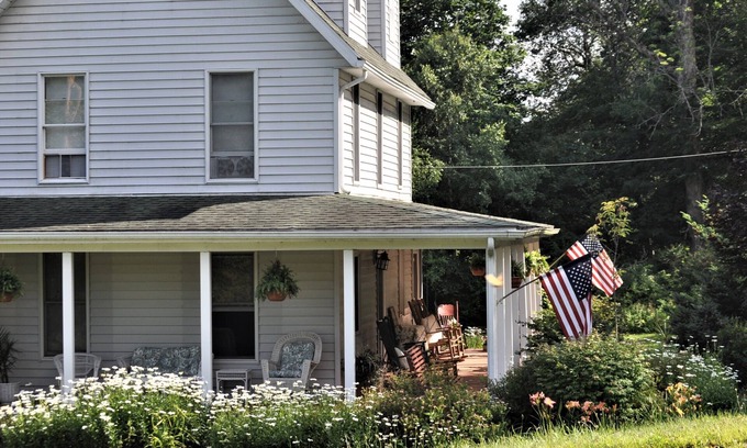 Eagles Mere Casa | Eagles Mere Lodging, perfecto para dos personas - Frente al Outlet Pond