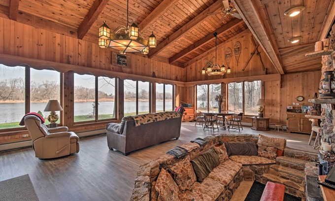 Baraboo Cabaña | Eagles Nest - Baraboo Cabin on Wisconsin River!