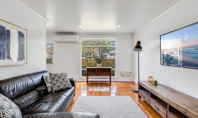 East Toowoomba Casa | Eastside Haven - Central & Convenient!