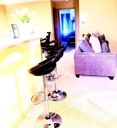 Norcross Apartamento | Easy Access 2beds,1bt luxury kingbed with pool sleeps 4