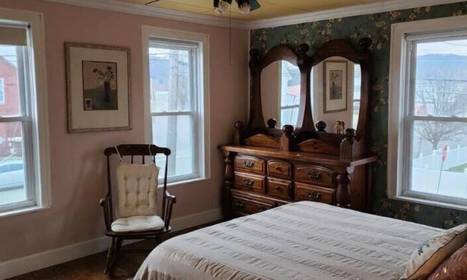 Athens Casa | Easy Drive to the Finger Lakes; Small Town with Big Hospital