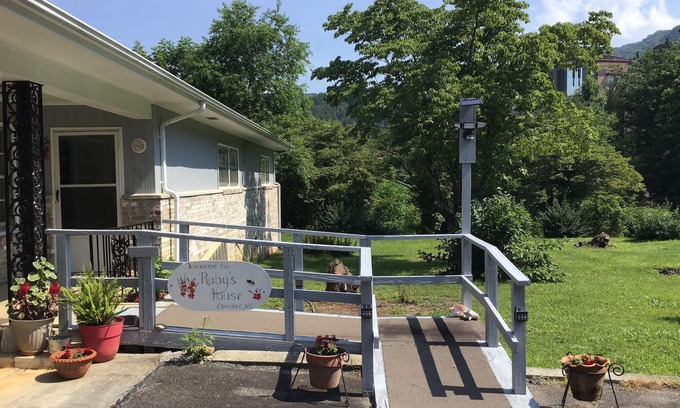 Cherokee Casa | Easy walk to Harrahs casino