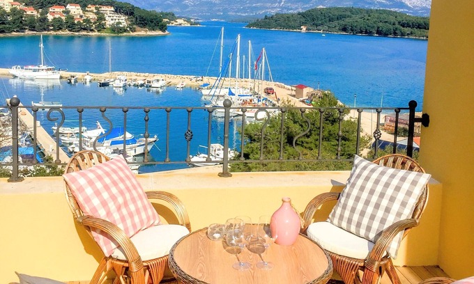 Lumbarda Apartamento | Eco Aparthotel The Dreamers' Club - Love for 4
