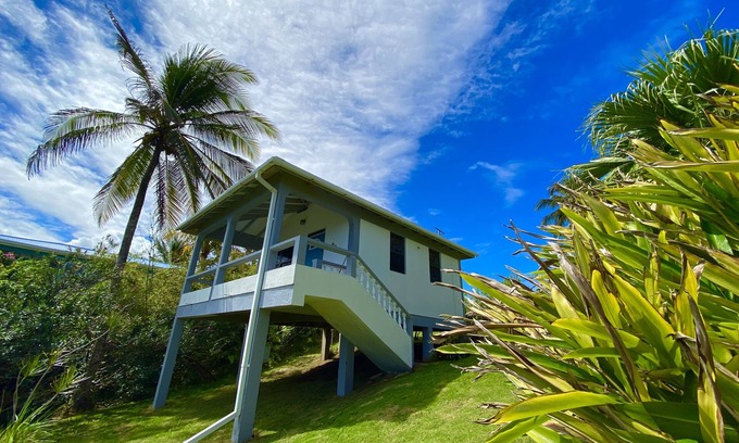 Calibishie Cabaña | Cabañas Sea Cliff # 1. Perfecto para dos personas y viene con una vista increíble.