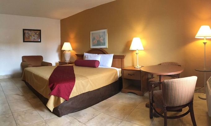 Fort Myers Hotel | Econo Lodge North